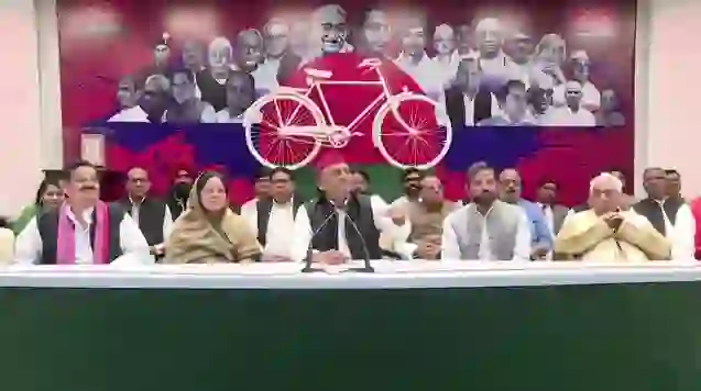 सरकार बचने वाली नहीं - लखनऊ में अखिलेश यादव का दावा, 2027 में सपा की वापसी